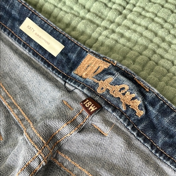 Blue Denim Jeans with Contrast Stitching KUT Katie slim Boyfriend Plus 18w - Picture 3 of 6